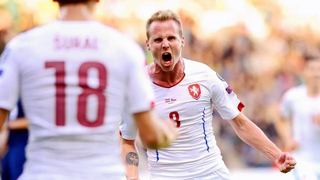 包含英格兰主场险胜捷克，豪取三分的词条