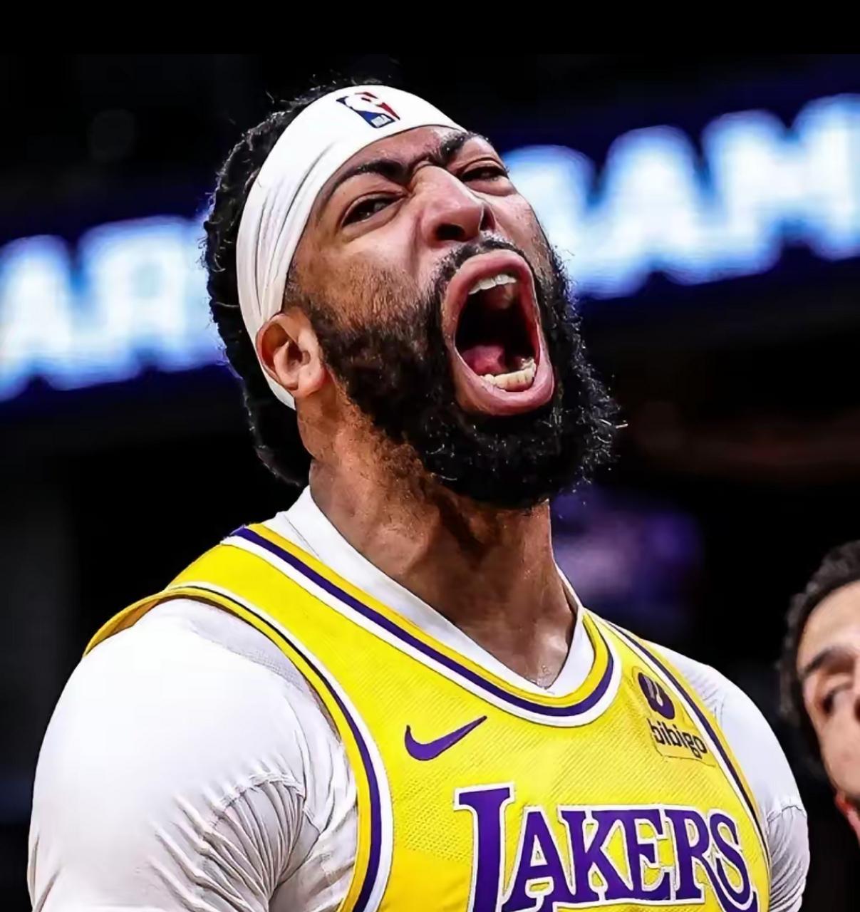  浓眉哥连续三场比赛得分超过逆转，FPX挑战极限！